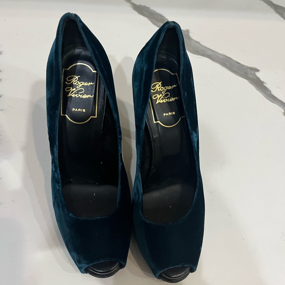 Roger Vivier Velvet peep toe pumps 35.5